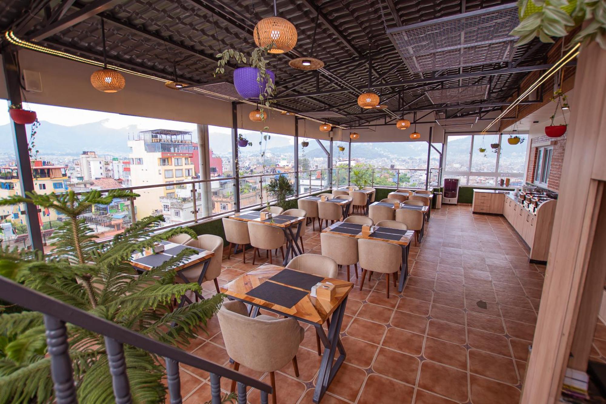 Vistara Hotel 3*